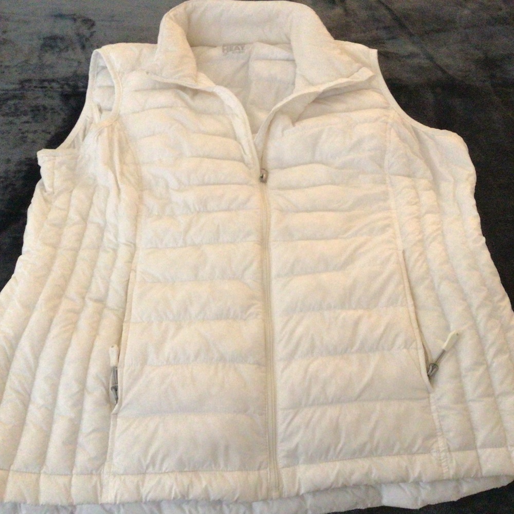 Winter White Cozy Down Vest.  Size L.  Like New.